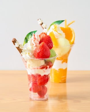 博多あまおうと抹茶のパフェ